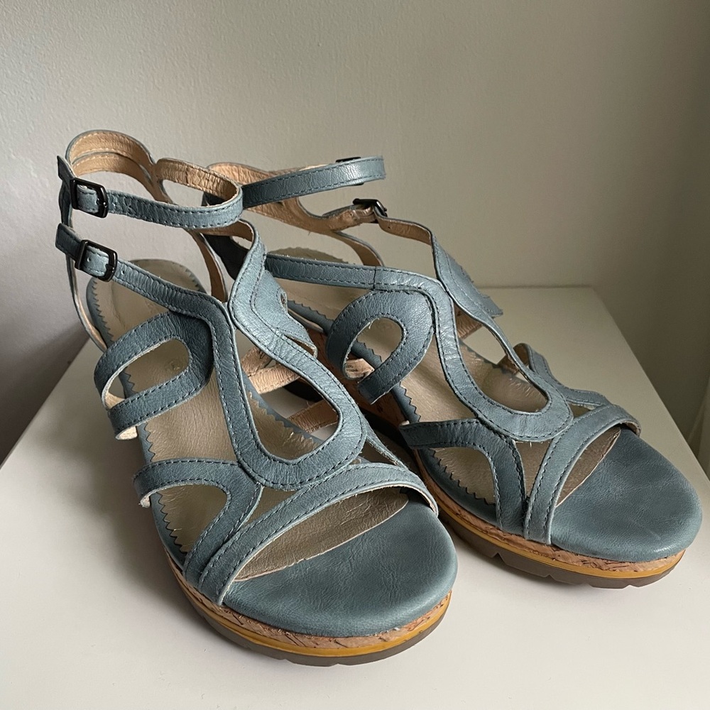 Bussola Saint Tropez size 42 blue strappy wedge sandal.